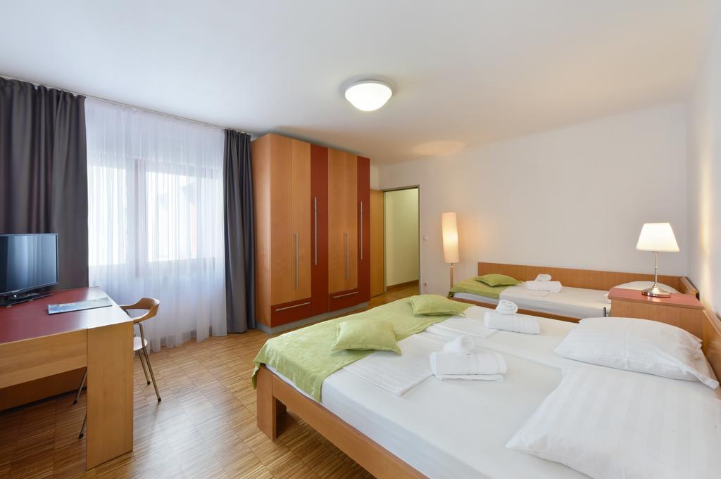 Hotel Korotan Viena Exterior foto